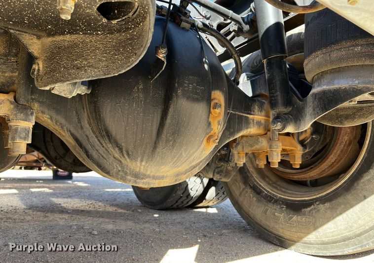 image for item DO8894 1984 Peterbilt 359  semi truck