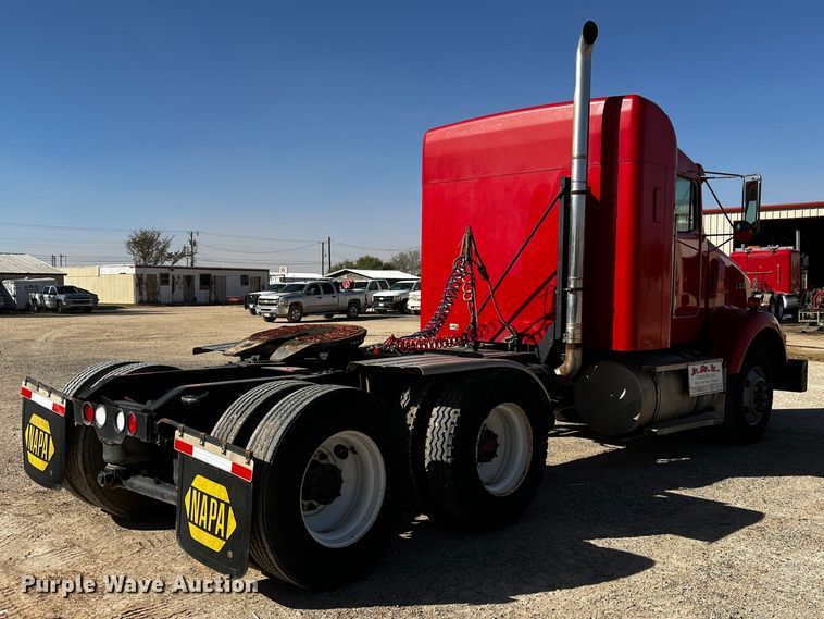 image for item DO8895 2000 Kenworth T800 semi truck