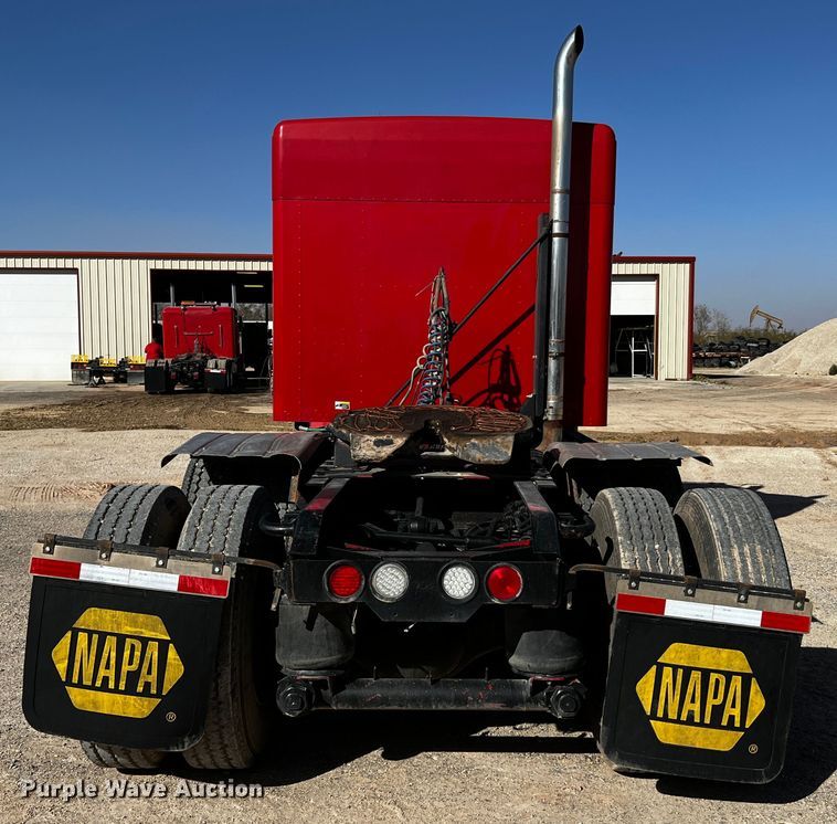 image for item DO8895 2000 Kenworth T800 semi truck