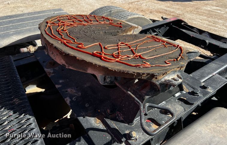 image for item DO8895 2000 Kenworth T800 semi truck