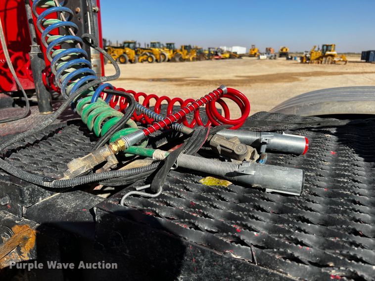 image for item DO8895 2000 Kenworth T800 semi truck