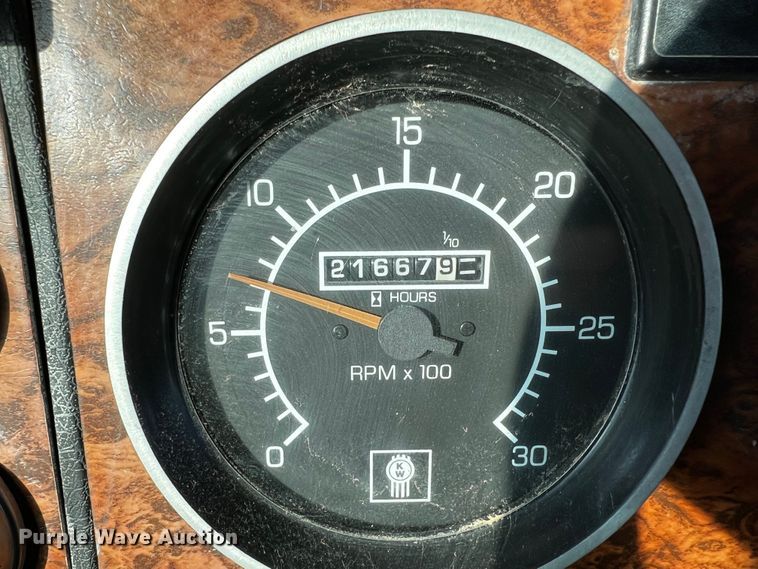 image for item DO8895 2000 Kenworth T800 semi truck