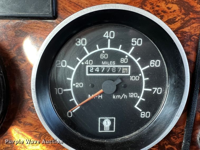 image for item DO8895 2000 Kenworth T800 semi truck