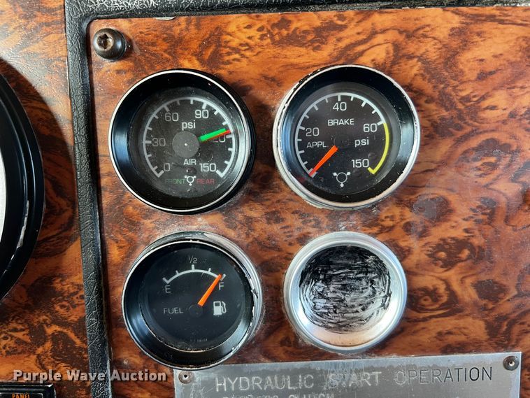 image for item DO8895 2000 Kenworth T800 semi truck