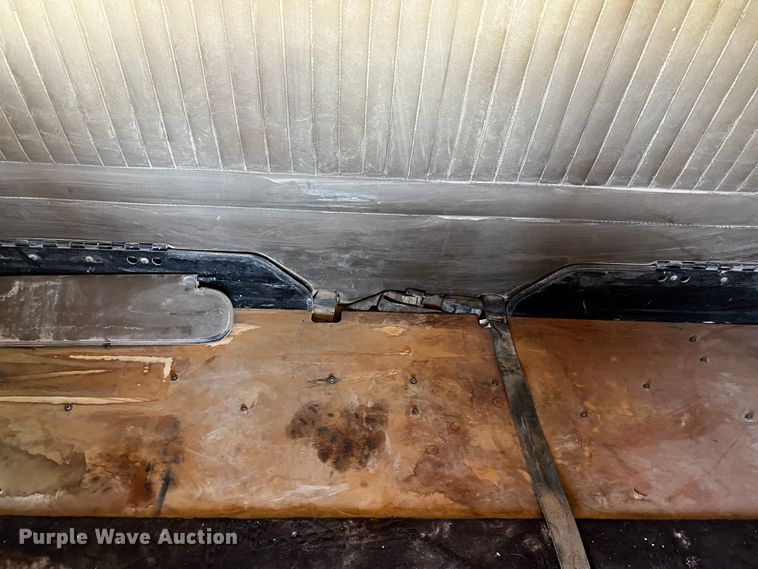 image for item DO8895 2000 Kenworth T800 semi truck