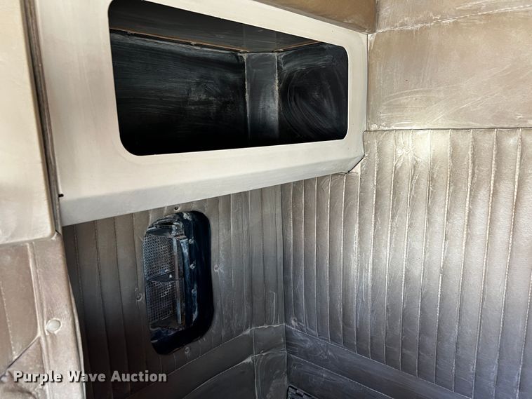 image for item DO8895 2000 Kenworth T800 semi truck