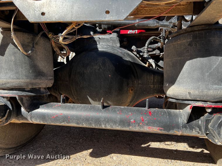 image for item DO8895 2000 Kenworth T800 semi truck