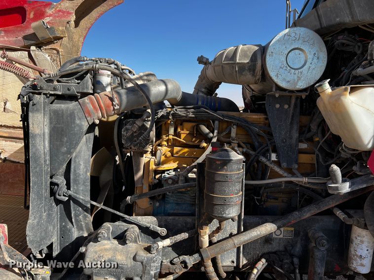 image for item DO8895 2000 Kenworth T800 semi truck