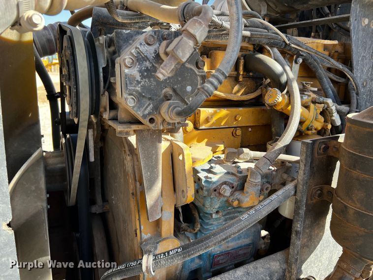 image for item DO8895 2000 Kenworth T800 semi truck