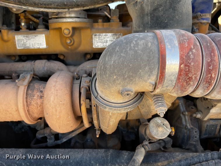 image for item DO8895 2000 Kenworth T800 semi truck