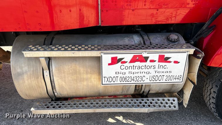 image for item DO8895 2000 Kenworth T800 semi truck