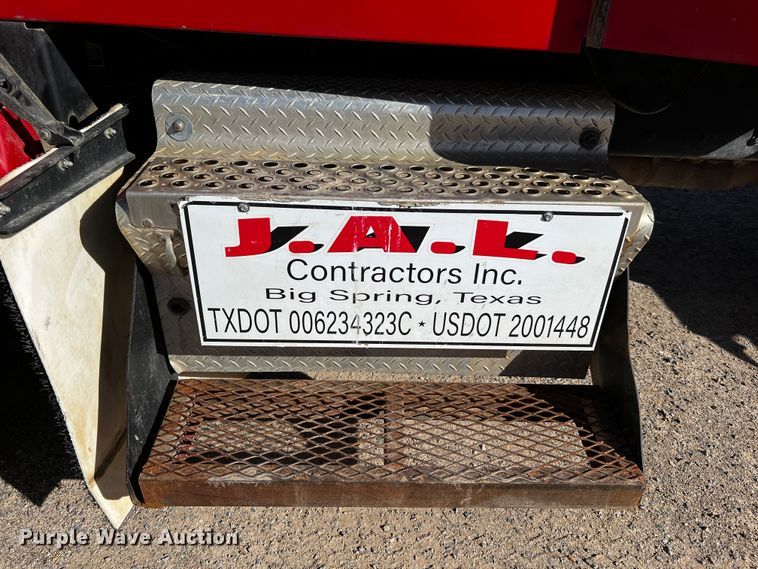 image for item DO8895 2000 Kenworth T800 semi truck