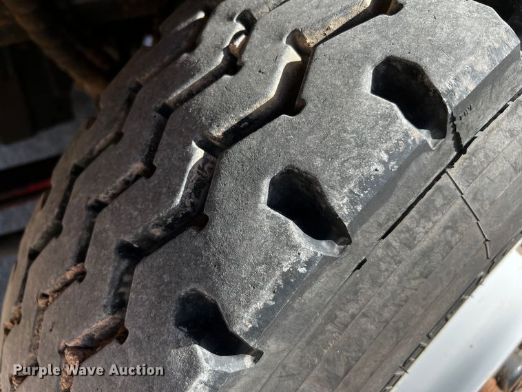 image for item DO8895 2000 Kenworth T800 semi truck