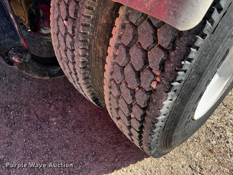 image for item DO8895 2000 Kenworth T800 semi truck