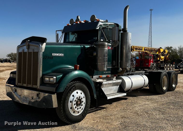 image for item DO8896 1995 Kenworth W900  semi truck