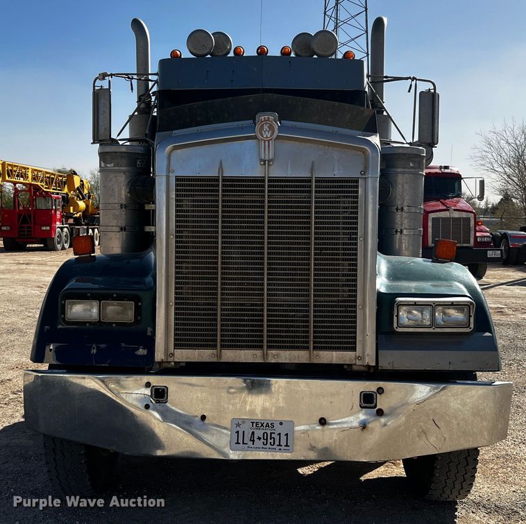 image for item DO8896 1995 Kenworth W900  semi truck