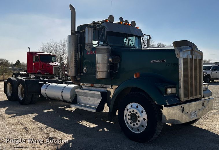 image for item DO8896 1995 Kenworth W900  semi truck