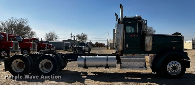 image for item DO8896 1995 Kenworth W900  semi truck