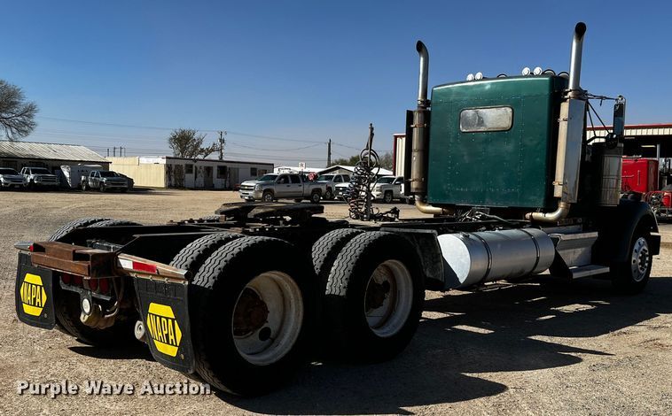 image for item DO8896 1995 Kenworth W900  semi truck