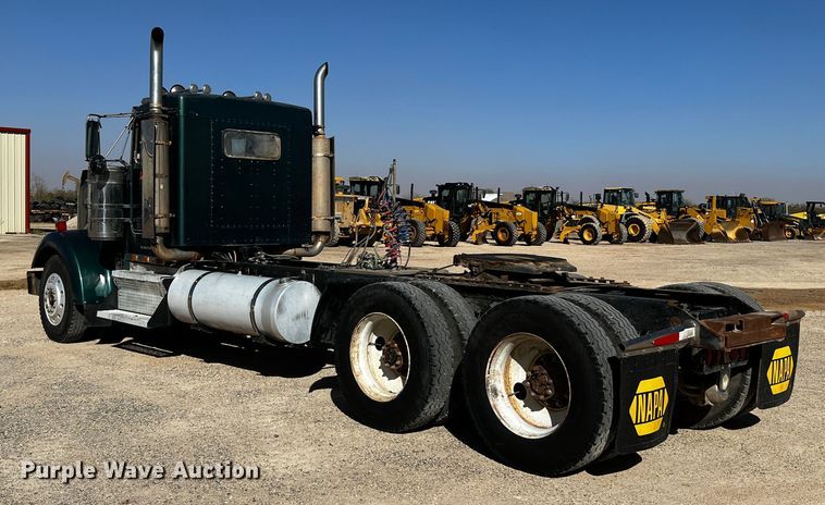 image for item DO8896 1995 Kenworth W900  semi truck