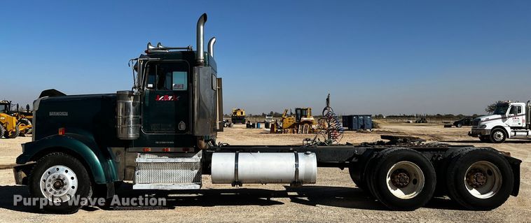 image for item DO8896 1995 Kenworth W900  semi truck