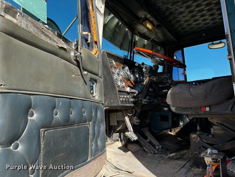 image for item DO8896 1995 Kenworth W900  semi truck