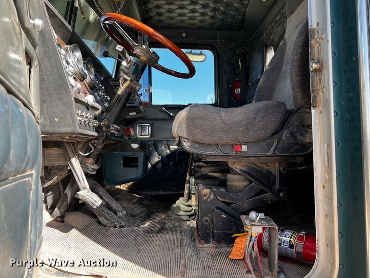 image for item DO8896 1995 Kenworth W900  semi truck