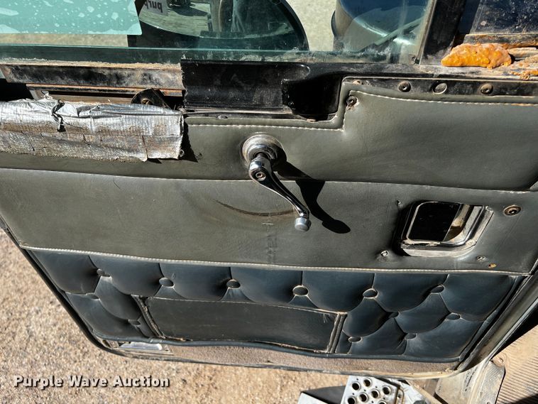 image for item DO8896 1995 Kenworth W900  semi truck