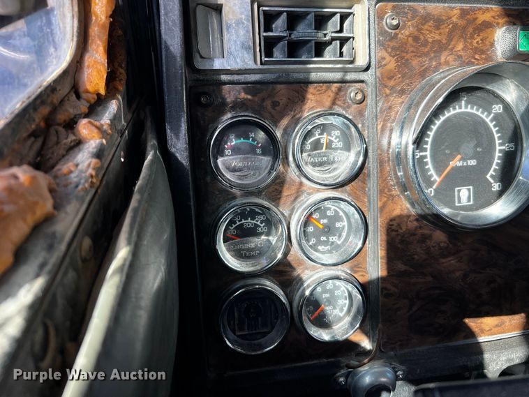 image for item DO8896 1995 Kenworth W900  semi truck