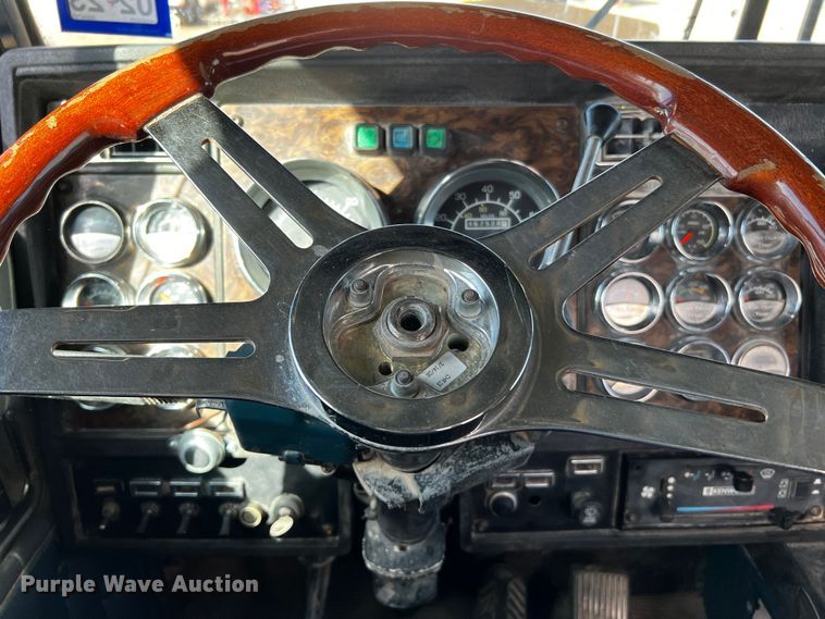 image for item DO8896 1995 Kenworth W900  semi truck