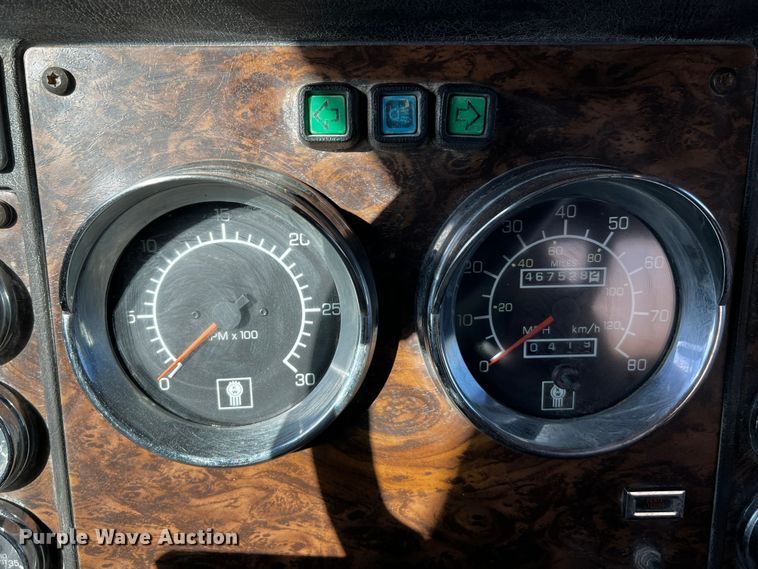 image for item DO8896 1995 Kenworth W900  semi truck