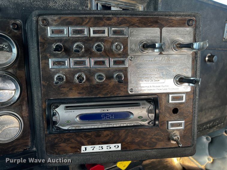 image for item DO8896 1995 Kenworth W900  semi truck