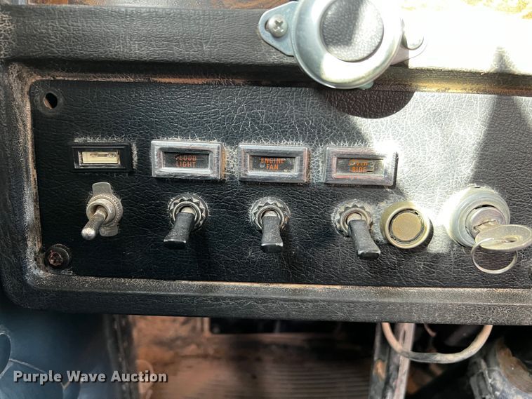 image for item DO8896 1995 Kenworth W900  semi truck