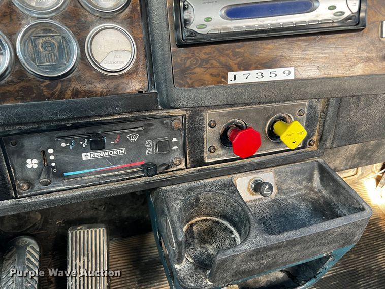 image for item DO8896 1995 Kenworth W900  semi truck