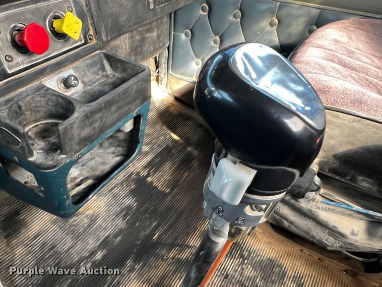 image for item DO8896 1995 Kenworth W900  semi truck