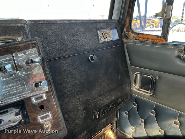 image for item DO8896 1995 Kenworth W900  semi truck