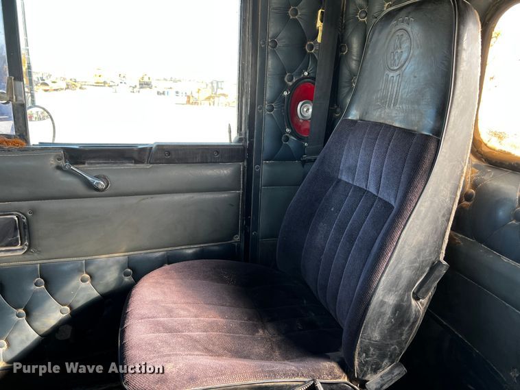 image for item DO8896 1995 Kenworth W900  semi truck