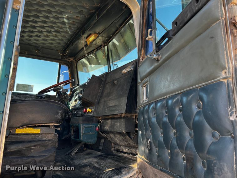 image for item DO8896 1995 Kenworth W900  semi truck