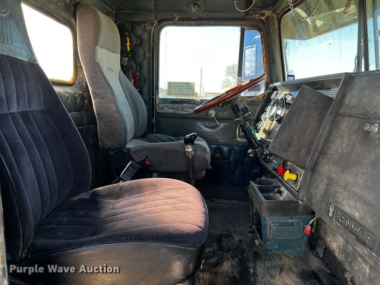 image for item DO8896 1995 Kenworth W900  semi truck