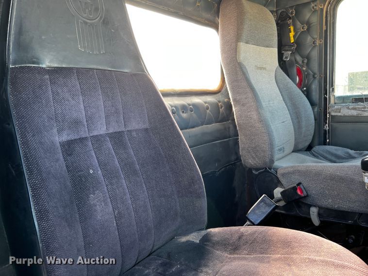 image for item DO8896 1995 Kenworth W900  semi truck