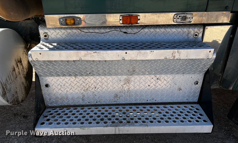 image for item DO8896 1995 Kenworth W900  semi truck