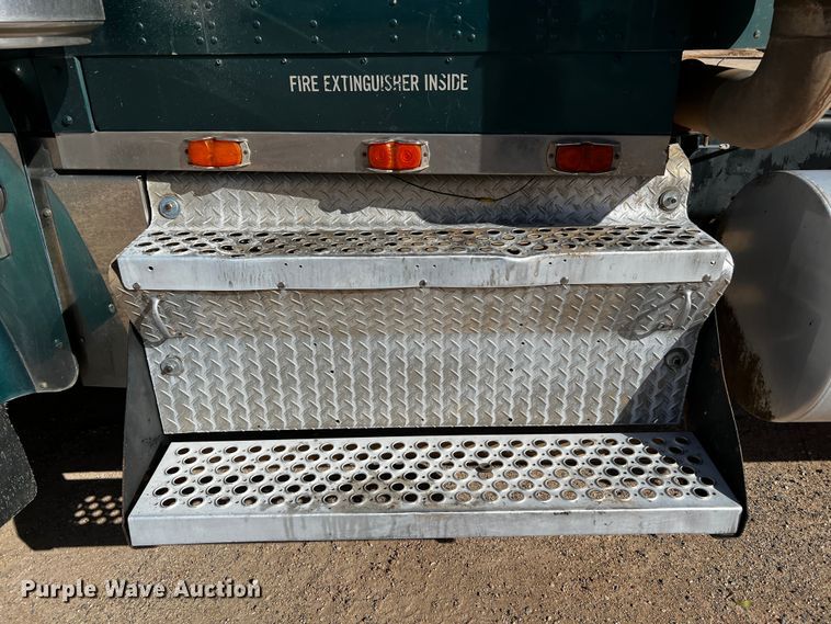 image for item DO8896 1995 Kenworth W900  semi truck