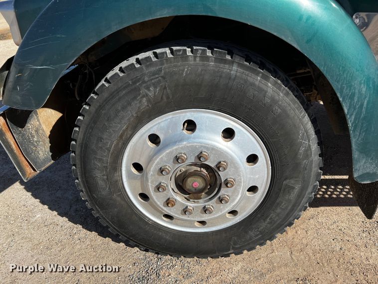 image for item DO8896 1995 Kenworth W900  semi truck