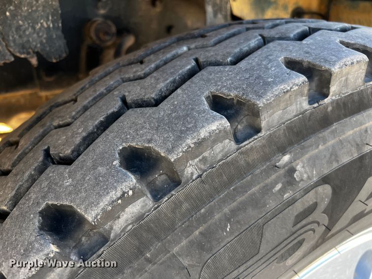 image for item DO8896 1995 Kenworth W900  semi truck