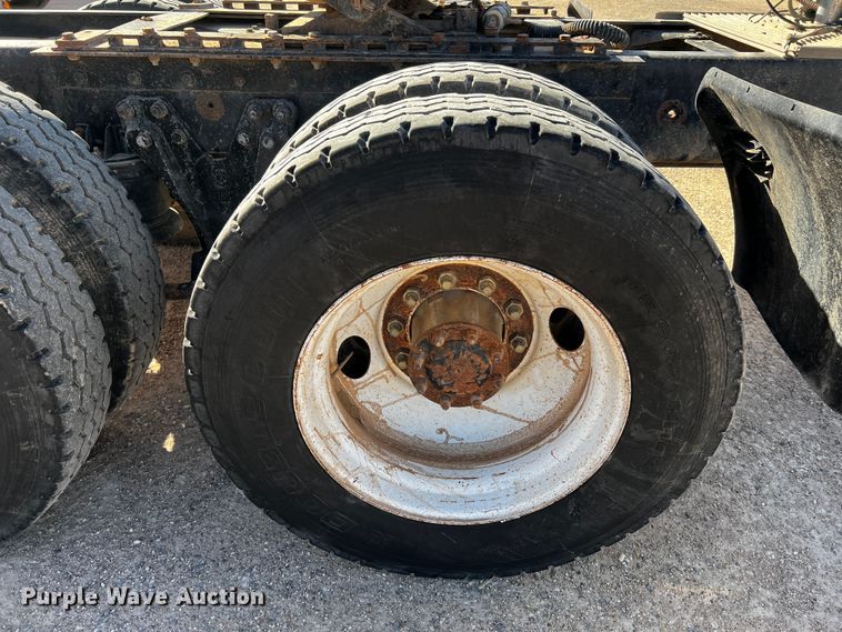 image for item DO8896 1995 Kenworth W900  semi truck