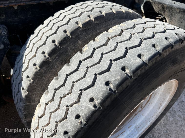 image for item DO8896 1995 Kenworth W900  semi truck