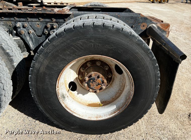 image for item DO8896 1995 Kenworth W900  semi truck