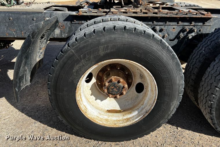 image for item DO8896 1995 Kenworth W900  semi truck