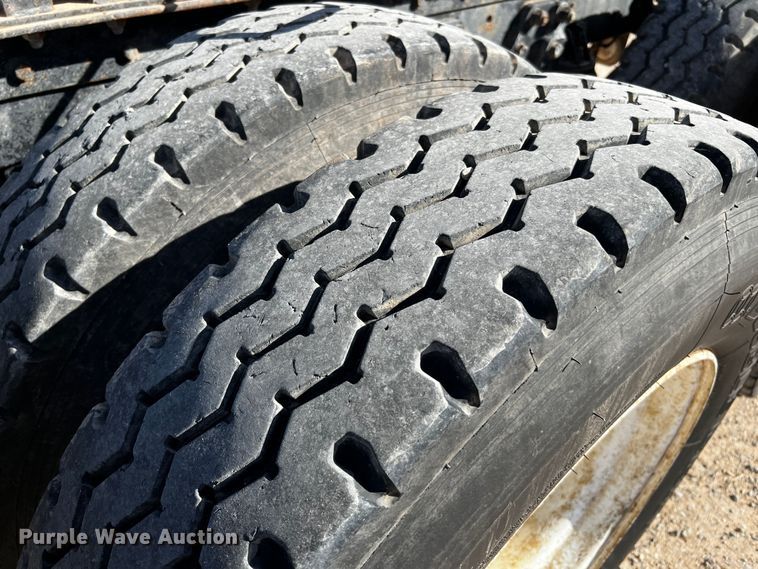 image for item DO8896 1995 Kenworth W900  semi truck