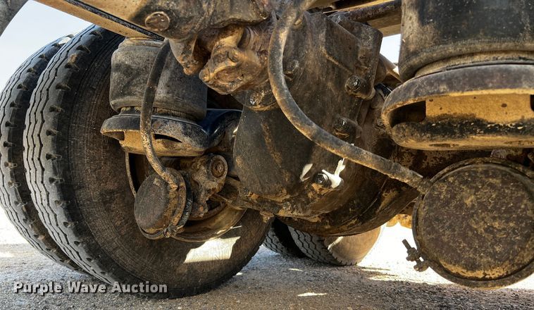 image for item DO8896 1995 Kenworth W900  semi truck